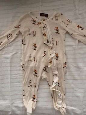 Organic Cotton Ruffle Zipper Footed Romper